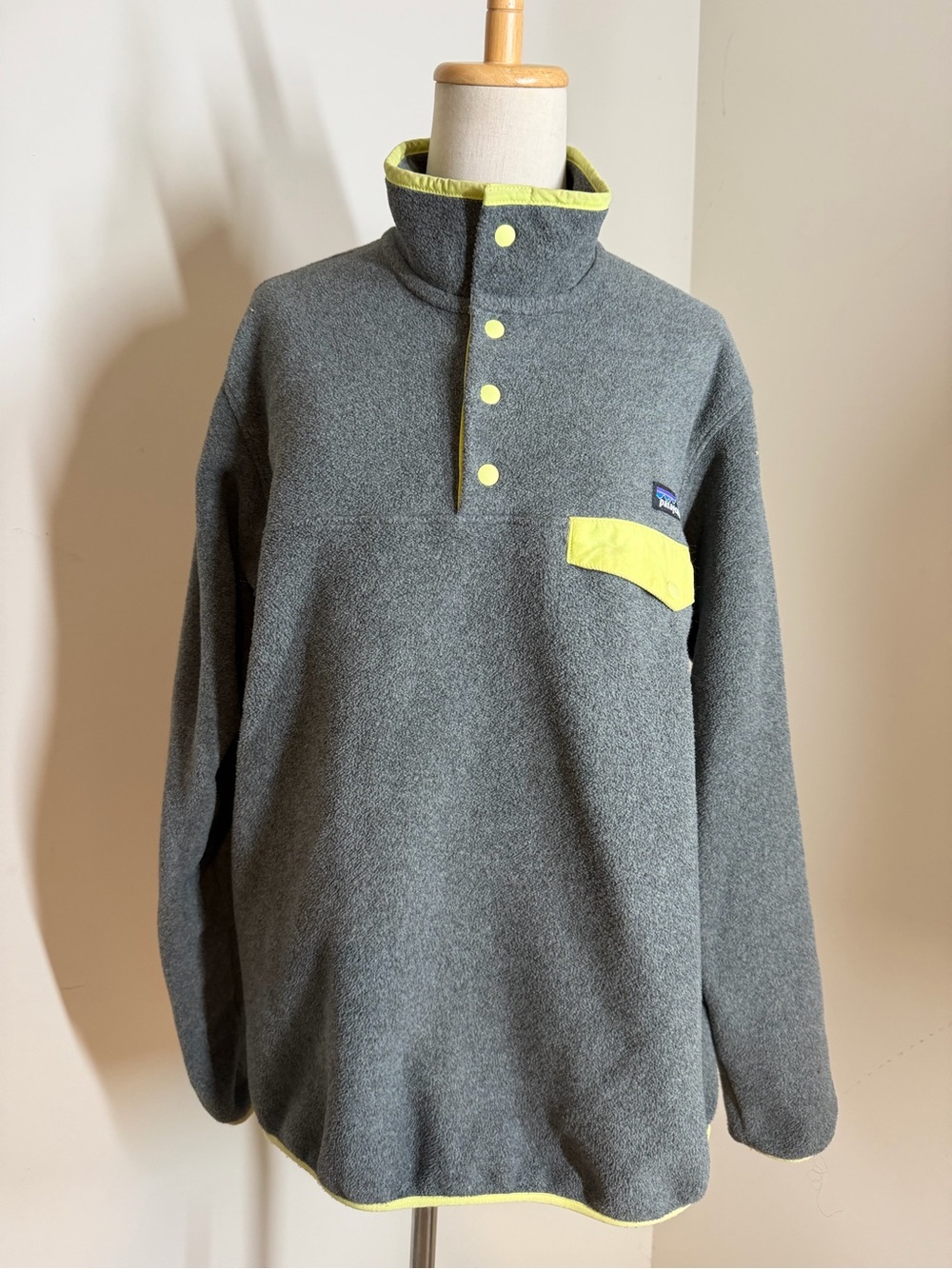 Patagonia Women’s Lightweight Grey Synchilla -SZ L- Snap-T Fleece Pullover Top